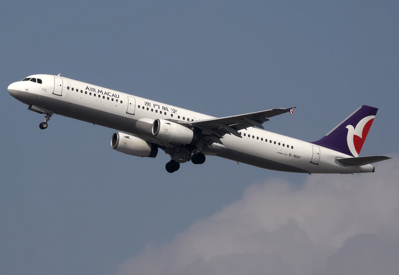 An Air Macau Airbus A321-131 departs Chek Lap Kok Airport (HKG / VHHH) Source: http://www.airliners.net/photo/Air-Macau/Airbus-A321-131/1655606/L/ Author: Paul Spijkers