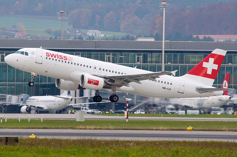 Airbus A320-200 HB-IJX of Swiss International Air Lines in Zurich International Airport, Switzerland. Author: BriYYZ