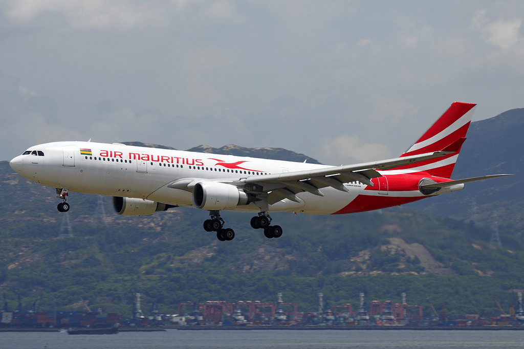 1024px-Air_Mauritius_A330-200_3B-NBM_HKG_2012-7-16