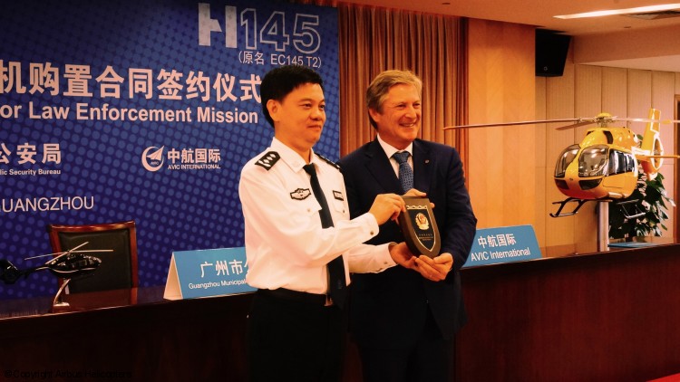 Photo2_Exchange_gift_Copyright_Airbus_Helicopters_2015