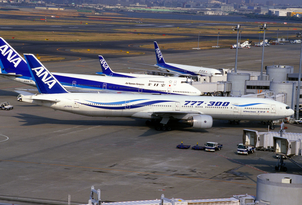 By contri from Yonezawa-Shi Yamagata, Japan - All Nippon Airways B777-381 (JA752A/28274/160), CC BY-SA 2.0, https://commons.wikimedia.org/w/index.php?curid=11138182