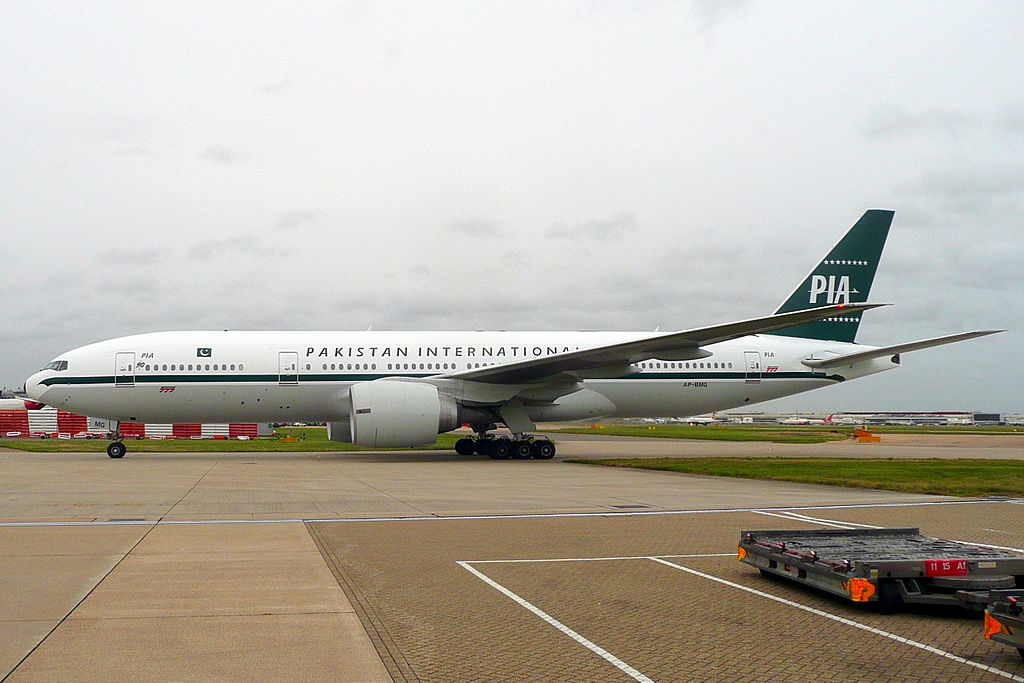 ap-amg_28112015lhr_23341596492