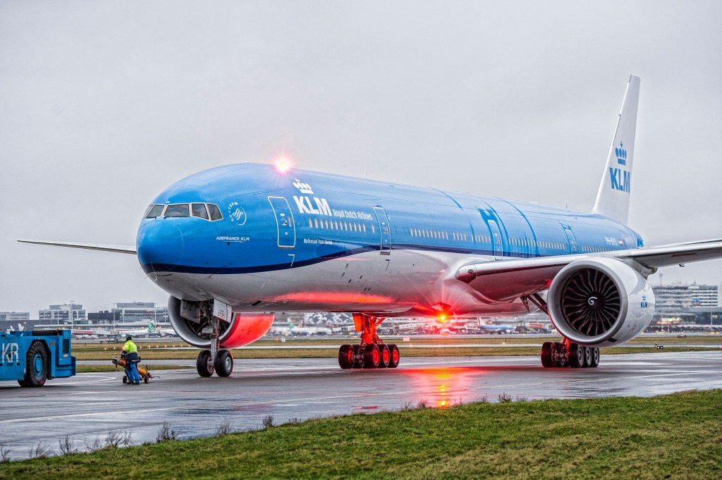 KLM welcomes latest Boeing 777-300 at&nbsp;Schiphol