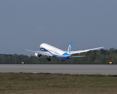 Boeing, Azerbaijan Airlines Announce Deal for 787 Dreamliners, Freighters, 787 Landing Gear Exchange&nbsp;Program