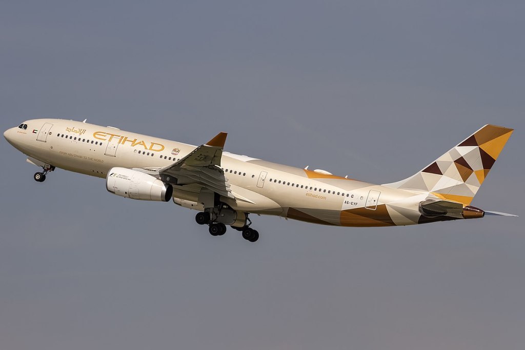 Etihad Airways Engineering hosts the Indian Ambassador to the&nbsp;UAE